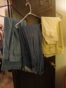 lot 2512 image: Ladies pants size 12 to 14