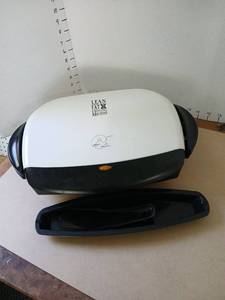 lot 3017 image: George Foreman Lean Fat Grilling Machine  Grill