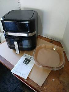 lot 3018 image: Westbend 7 Qt. Air Fryer with disposable  liners
