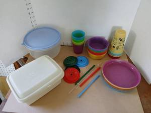 lot 3022 image: Plastic Food Storage Containers Bowls Cups Lids Straws