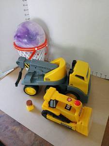lot 3028 image: Caterpillar Rugged Rigz Towing Toy Vehicle  with Caterpillar and more