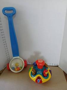 lot 3033 image: VTech Spin n Learn Top Toy  with Push Handle needs batteries walking popper toy