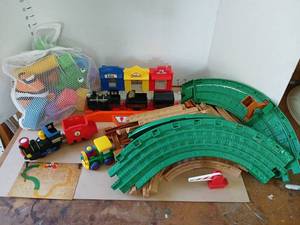 lot 3035 image: Train Track Set with Locomotives Stations and Accessories Lot
