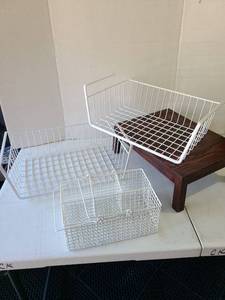 lot 3103 image: Wire organizers and wooden riser, 5x11x14