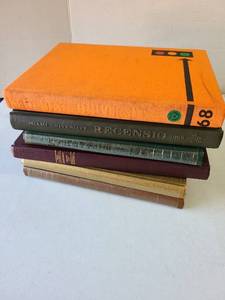 lot 3107 image: High school and college yearbooks from the 1960s.