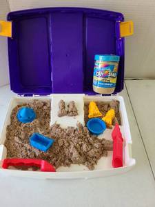 lot 3121 image: Kinetic Sand Kit