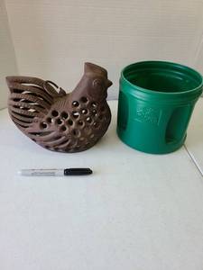 lot 3133 image: Cast iron chicken tealight holder, plus container of tealights