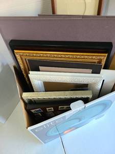 lot 3203 image: Picture frames
