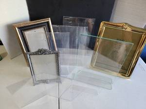 lot 3205 image: Metal and acrylic picture frames