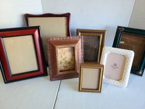 lot 3206 image: Picture frames