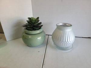 lot 3212 image: Flower pots and Decor