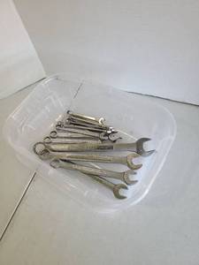 lot 3228 image: Craftsman Combination Wrench Set 13-Piece in tote