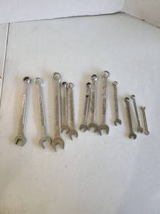 lot 3229 image: Craftsman Combination Wrench  Mixed Sizes