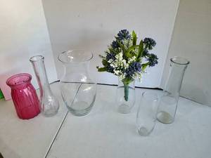 lot 3235 image: Glass Vases abd  Arrangement