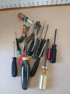 lot 3303 image: Mixed Hand Tools Lot Screwdrivers Pliers Wrenches