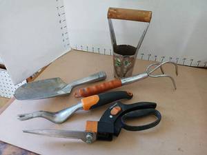 lot 3324 image: Garden Tool Set with Shovel Cultivator Pruners and more