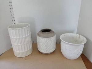lot 3329 image: 3-Piece White Ceramic Decorative Vases and Planters Lot