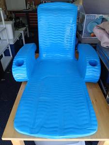 lot 3342 image: Floatable Blue Lounge Chair with Cup Holders  foam 25x43x32