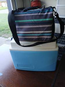 lot 3406 image: Thermos Model 8309 Cooler 2 Gallon 8 Liter with Shoulder Bag