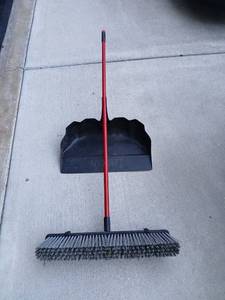 lot 3501 image: Libman Push Broom and Dustpan Set