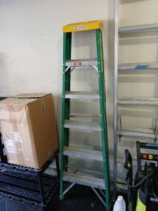 lot 3508 image: Cuprum Step Ladder 6 ft Green