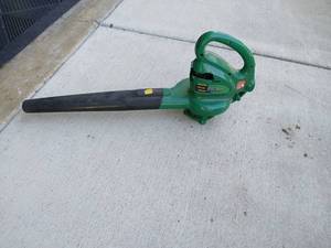 lot 3515 image: Weed Eater Tru Lite Electric Blower 150 mph WEB150 broken casing