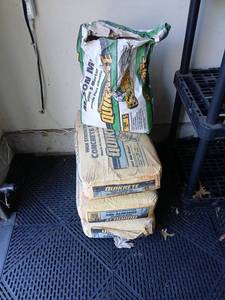 lot 3516 image: Lot of Quikrete Concrete and opened Masonry Mix