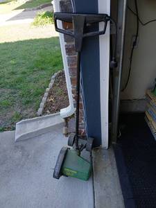 lot 3517 image: Weed Eater Heavy Duty Electric Edger 1.5 HP