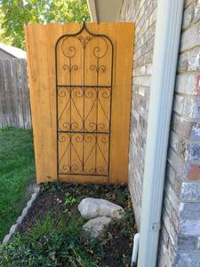 lot 4001 image: Metal trellis 78x24