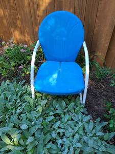 lot 4100 image: Blue Metal Outdoor Chair with White Arms