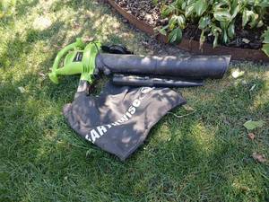 lot 5003 image: Earthwise 12 Amp Blower Vacuum Mulcher