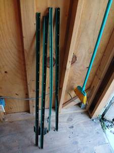 lot 5009 image: 4ft T post, 4