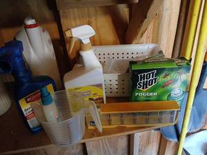 lot 5016 image: Lot of Household Pest Control Products