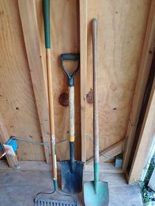 lot 5020 image: Garden Tool Lot3 pieces
