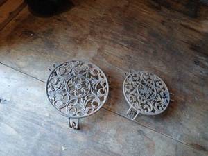 lot 5022 image: Metal plant stands
