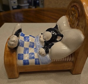 lot 5 image: Figaro&nbspin bed produced by Brayton Laguna 1040,&nbsppainted glazed ceramic figurine based on the character from Disneys Pinocchio