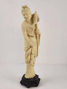 lot 118 image: Vintage Hand Carved Ivory Colored Chinese Fisherman Statue