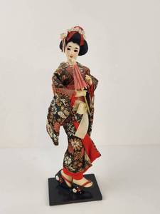 lot 125 image: Japanese Geisha Figurine Doll Red Black Gold Patterned Kimono Fan