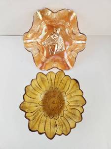 lot 162 image: Carnival Glass Dishes 2-Piece Set Horse and Sunflower Motif