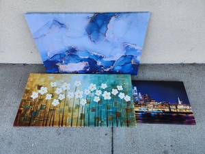 lot 218 image: Lot of 3 Canvas Wall Art Prints Blue Abstract Flowers Cityscape