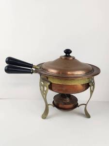 lot 249 image: Chafing Dish with Lid and Handles Vintage Copper