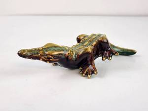 lot 272 image: Crocodile Figurine Shelf Sitter&nbsp