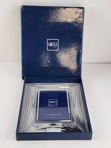 lot 273 image: Mikasa Full-Lead Crystal Frame 5 x 7
