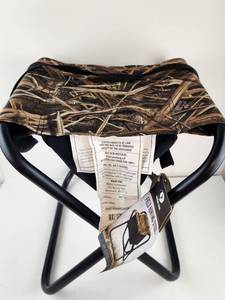 lot 285 image: Mossy Oak Field Hunting Stool 225 lbs Capacity Folding