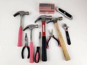 lot 286 image: Hand Tool Set 10-Piece Hammer Pliers Wrench Screwdriver Utility Knife