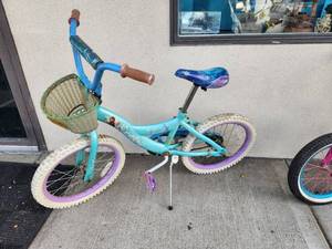 lot 294 image: Disney Frozen Childrens Bicycle with Basket and Training Wheels