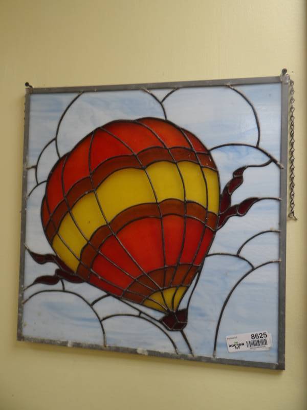 lot 8625 image: Stained glass hot air balloon- 17.5 x 17.5