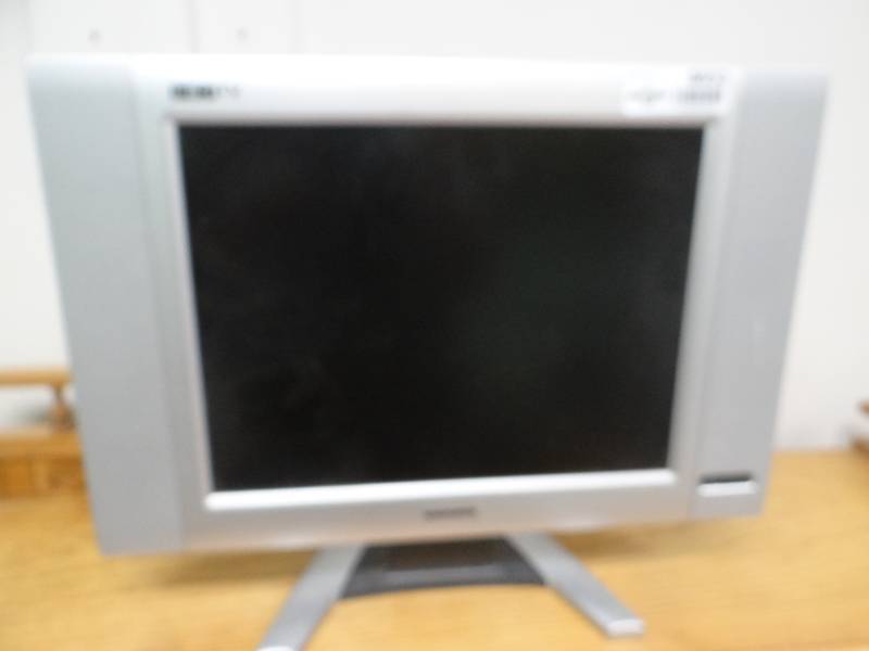 lot 8653 image: Magnovox 15 LCD tv