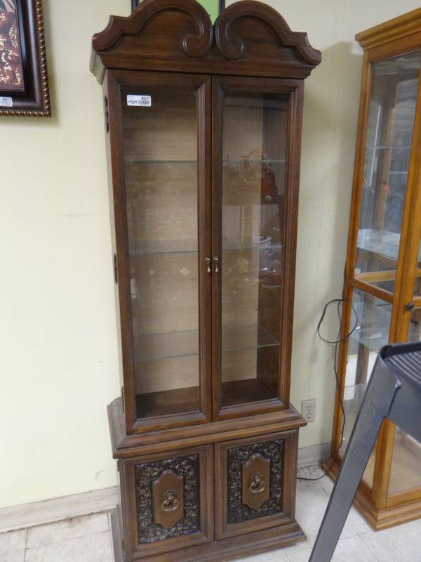 lot 8657 image: Lighted wood curio cabinet