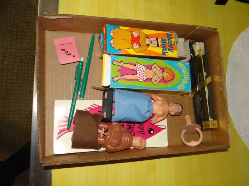 lot 8676 image: Lot of vintage Adult novelties